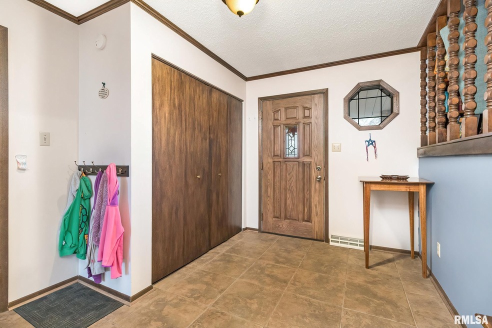 3025 N Pine St, Davenport, IA 52804 - photo 1