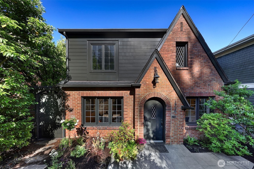 Sold $2,216,000 • Co-Listing Agent