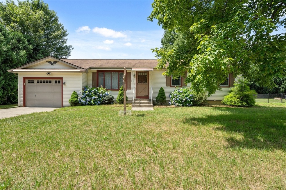 10 Concord Dr, Easthampton, MA 01027 - photo 1