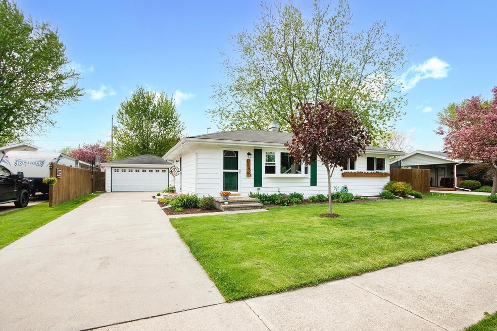 1225 Honeysuckle Lane