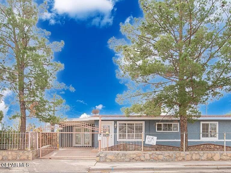 7632 Franklin Dr unit A, El Paso, TX 79915 - photo 1