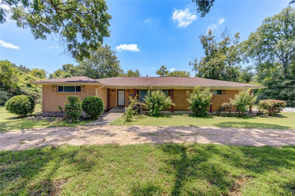 1011 Inwood St, Tomball, TX 77375 - photo 1