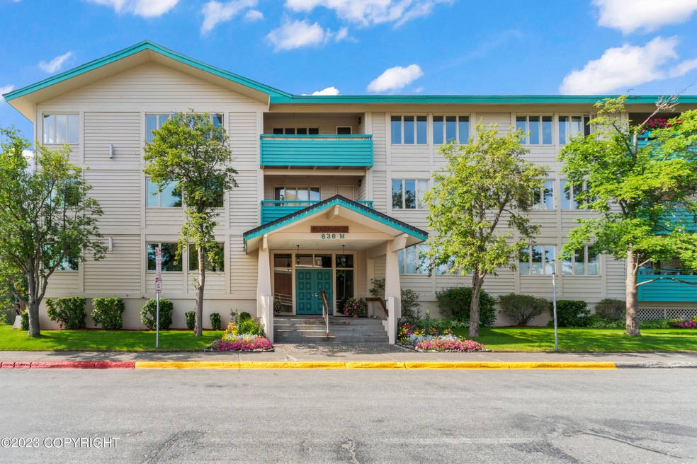 01 - 836 M St #301