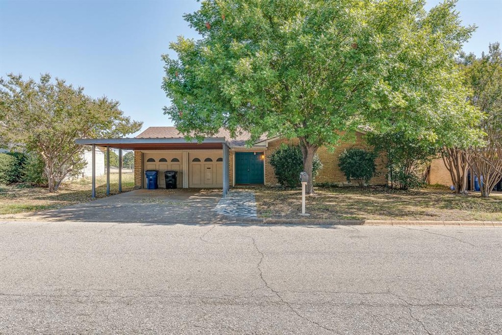 606 S Hyde Park Ave, Denison, TX 75020 - photo 1