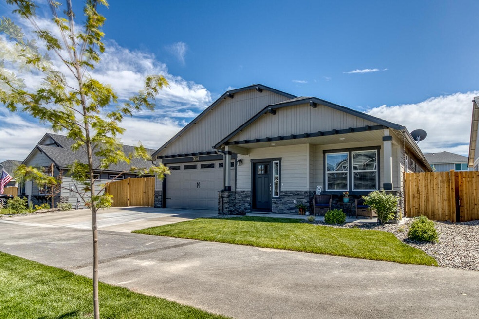 1622 NW Upas Place, Redmond, OR 97756 - photo 1