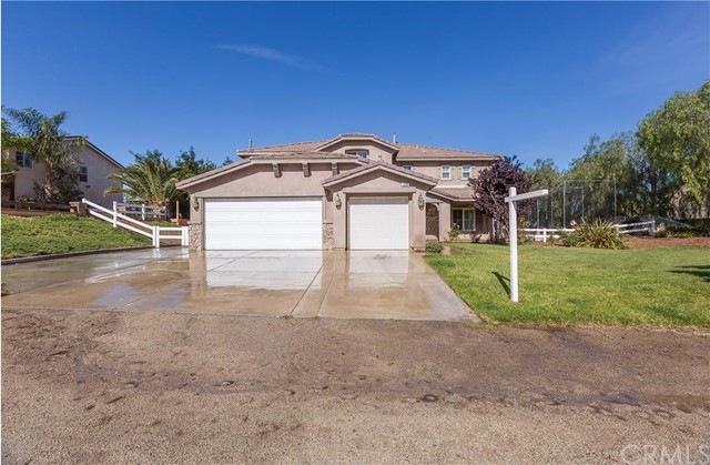 Great Curb Appeal on this Hawk's Crest Plan 4 Home