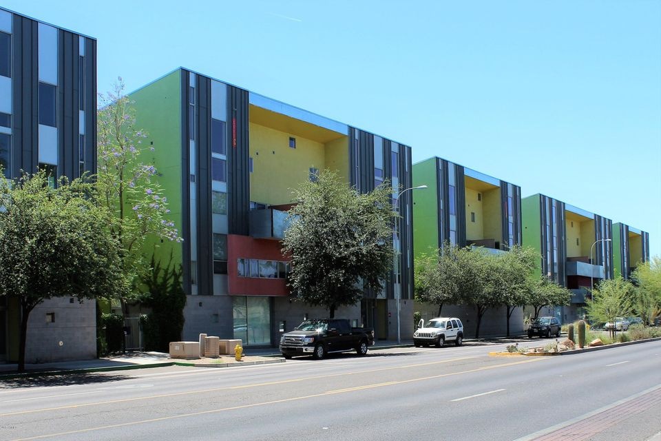 UNIVERSITY STREET VIEW
