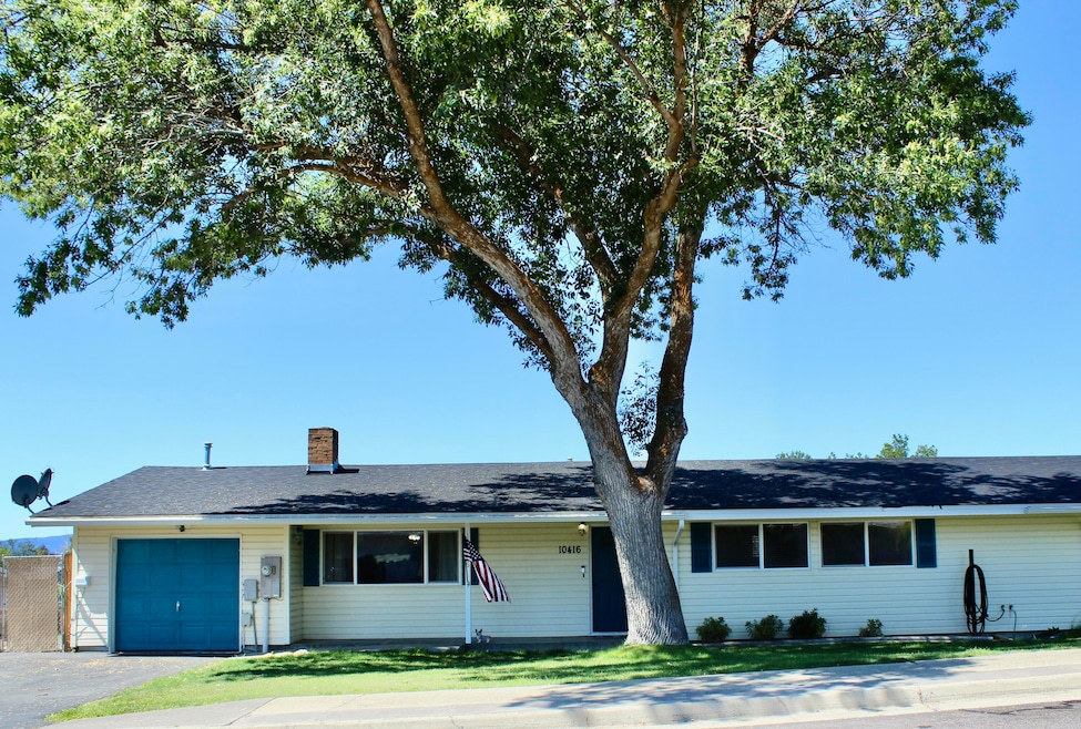 10416 Kincheloe Ave, Klamath Falls, OR 97603 - photo 1