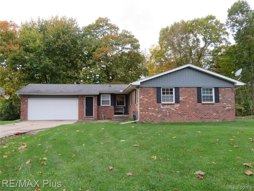 8377 Oak Shade Ct, Davison, MI 48423 - photo 1