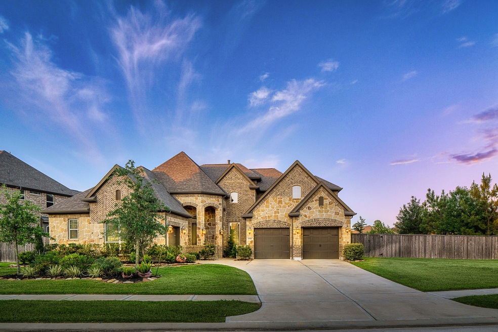 Beautiful Village Builder Bagsby floor plan located in the gated section of Wildwood at Northpointe.