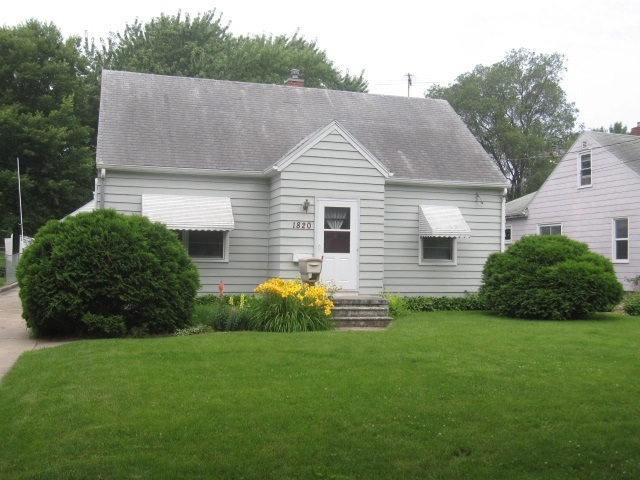 1820 W 6th St, Waterloo, IA 50702 - photo 1