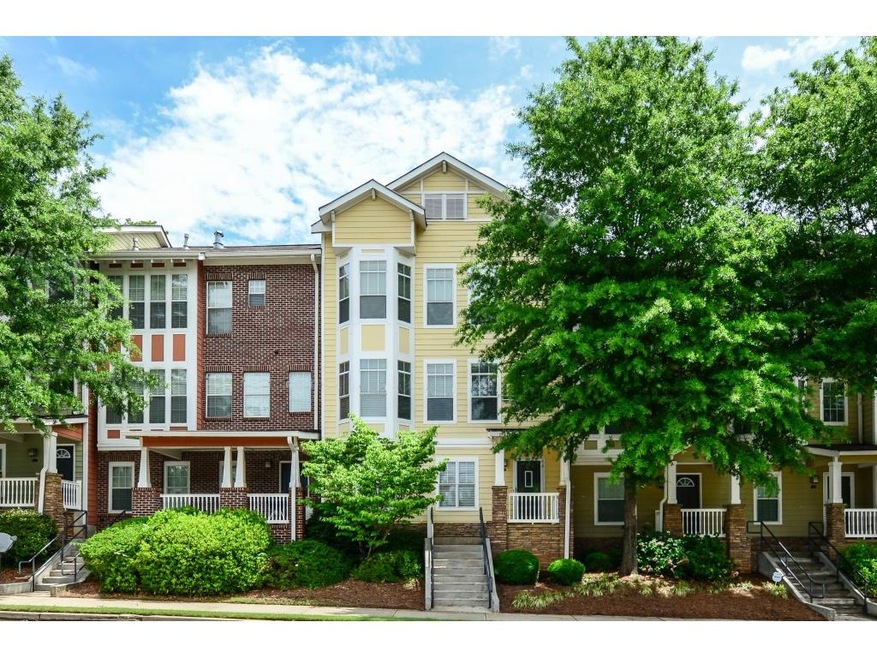 Yellow Townhouse In Grant Park!