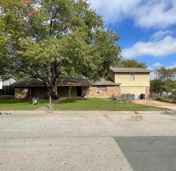 8208 Downe Dr, Fort Worth, TX 76108 - photo 1