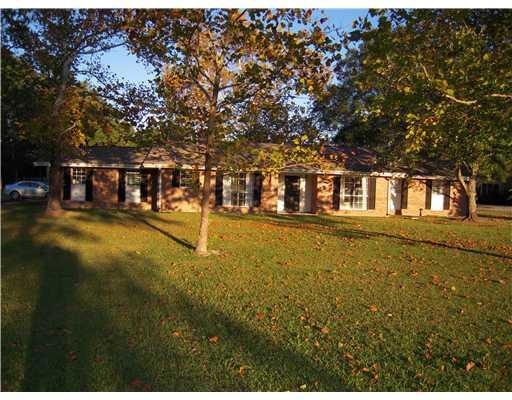 Photo. Large front yard too!