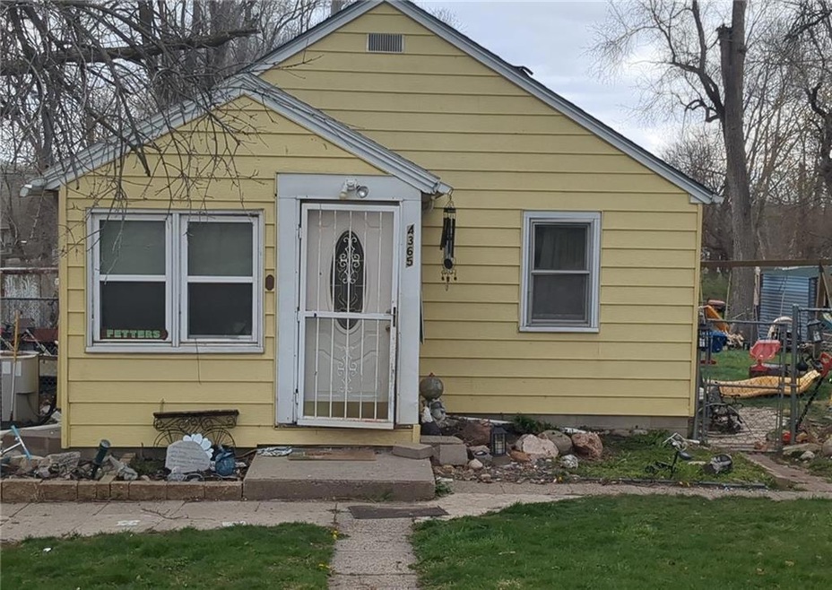 4365 NE 27th St, Des Moines, IA 50317 - photo 1