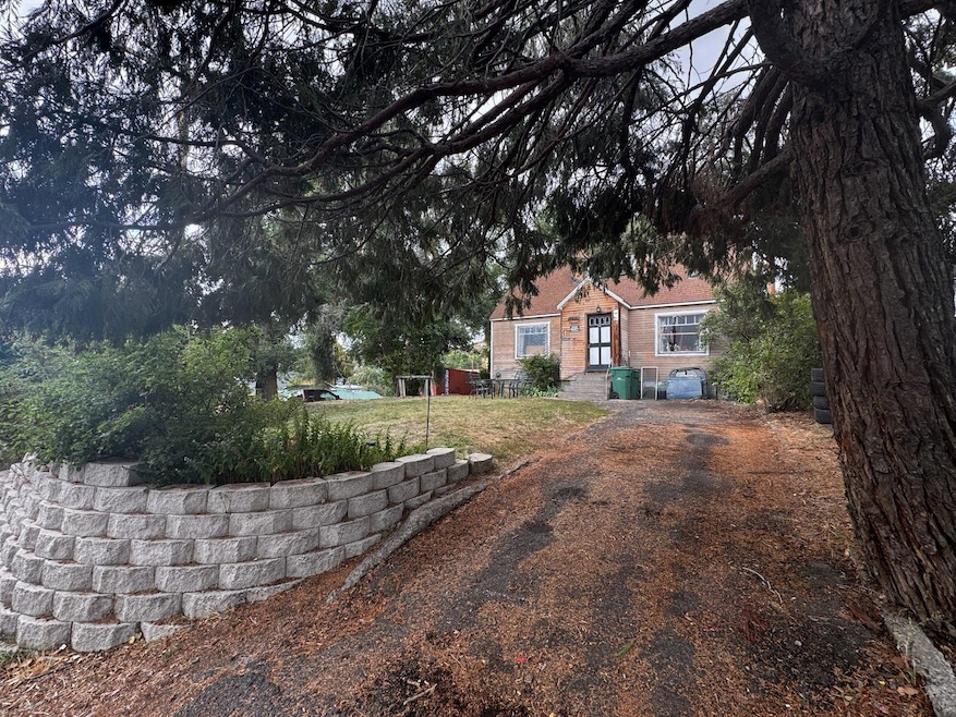 1740 Riverside Dr, Klamath Falls, OR 97601 - photo 1