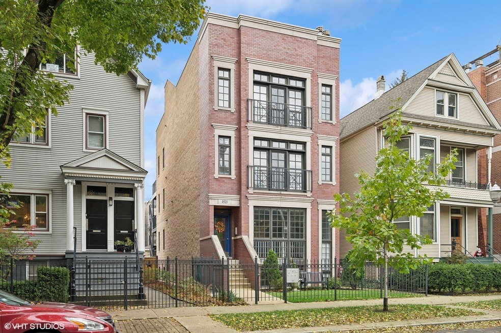 1523 W Roscoe St unit 2, Chicago, IL 60657 - photo 1