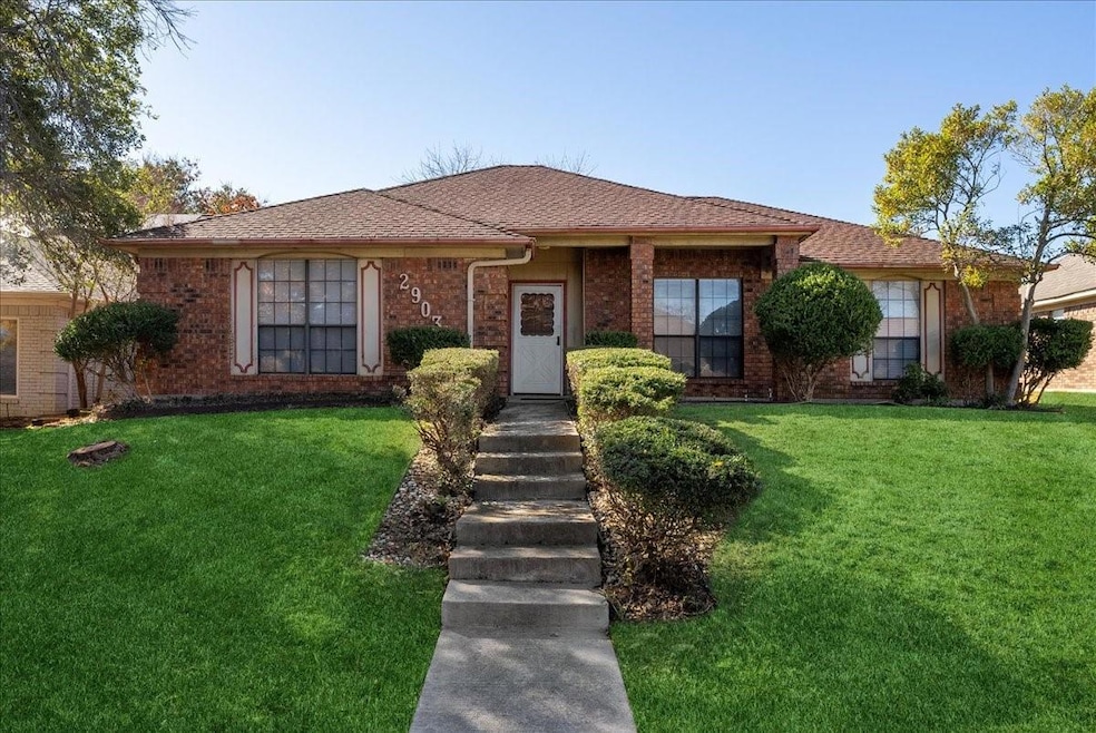 Single story home with a front yard