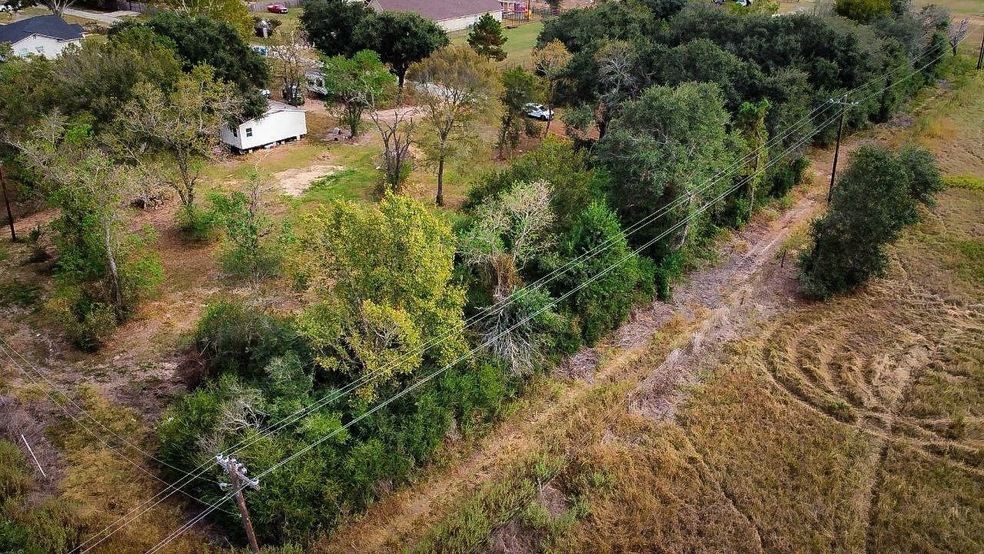 601 Lily Street, Corner Lot