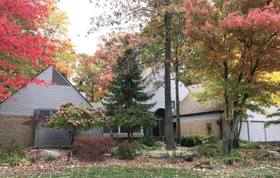 1158 E Wickford unit 36, Bloomfield Hills, MI 48302 - photo 1