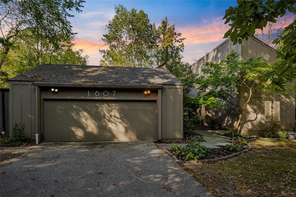 1607 Thornwood Rd, West Des Moines, IA 50265 - photo 1