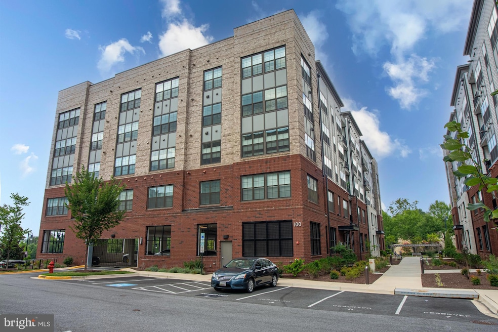 100 St Ives Place unit 205, Oxon Hill, MD 20745 - photo 1