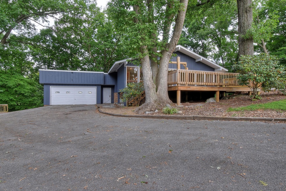 2101 Edgehill Cir, Johnson City, TN 37601 - photo 1