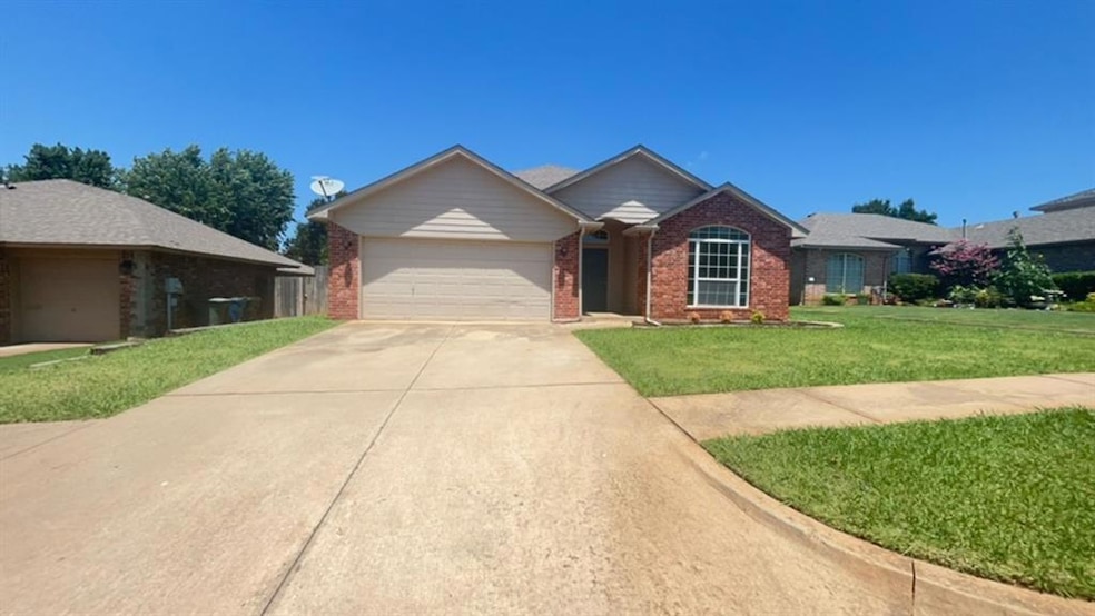 2013 Cedar Meadow Ln, Edmond, OK 73003 - photo 1