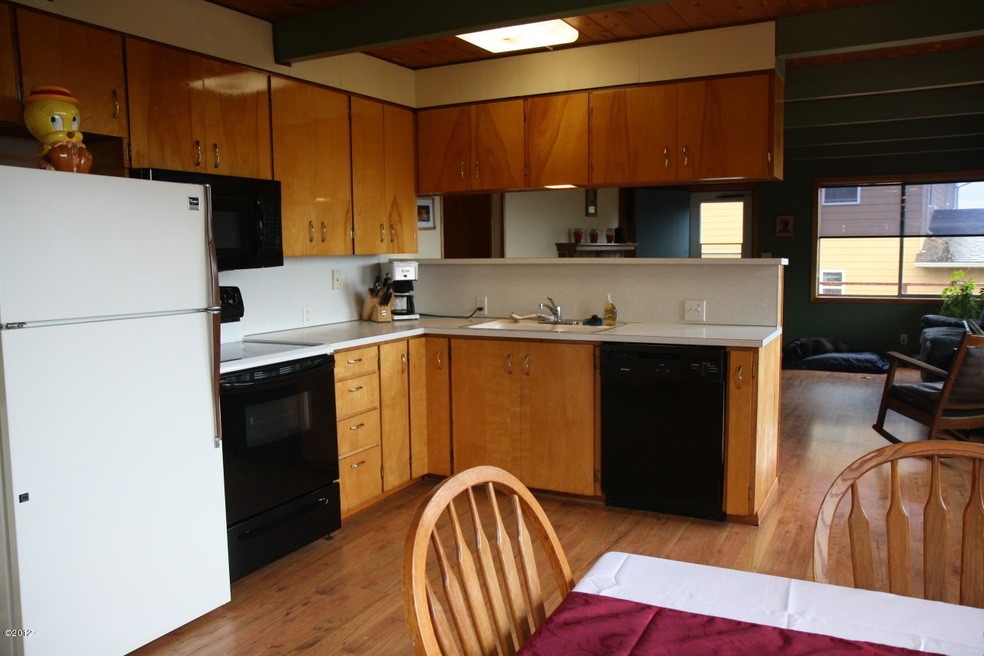 1832 SE 14th St, Lincoln City, OR 97367 - photo 1