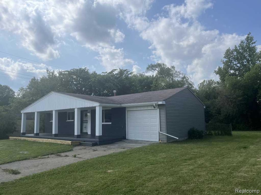 2162 W Coldwater Rd, Flint, MI 48505 - photo 1