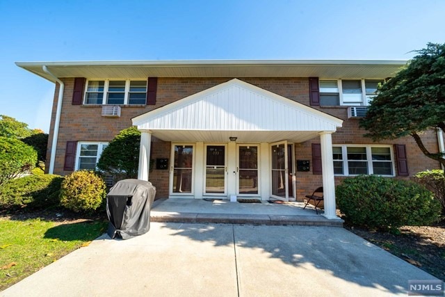 131 N Maple Ave, Park Ridge, NJ 07656 - photo 1