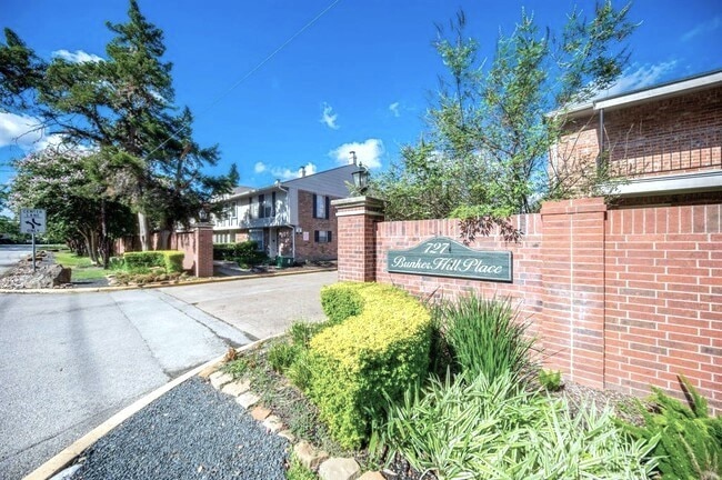 727 Bunker Hill Rd unit 84, Houston, TX 77024 - photo 1