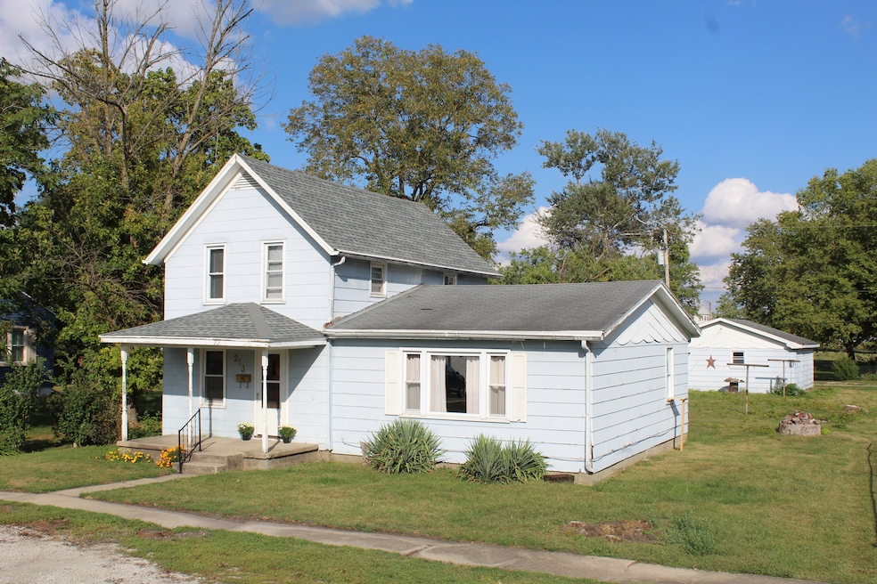 213 N Peoria St, Gilman, IL 60938 - photo 1