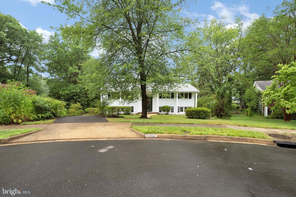 4304 Hillyer St, Fairfax, VA 22032 - photo 1