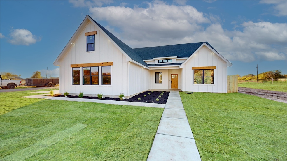 9228 Sunrise Dr, Fort Worth, TX 76134 - photo 1