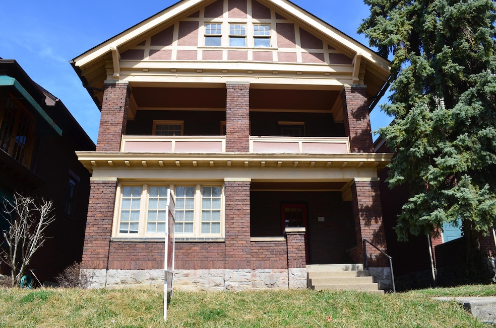 1692 FRONT EXTERIOR.jpg
