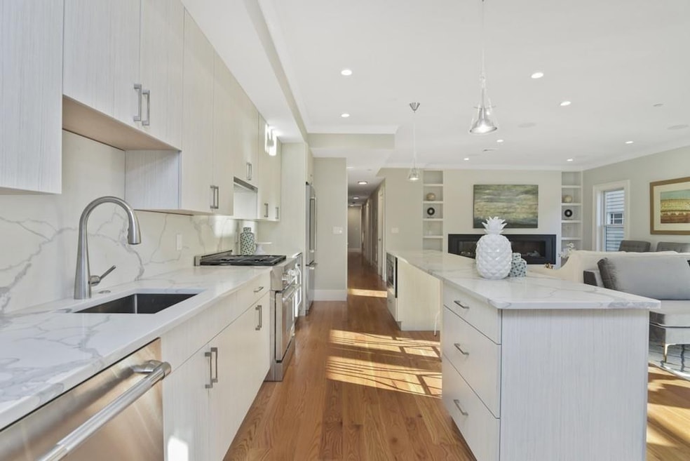 827 E 2nd St unit 2, Boston, MA 02127 - photo 1