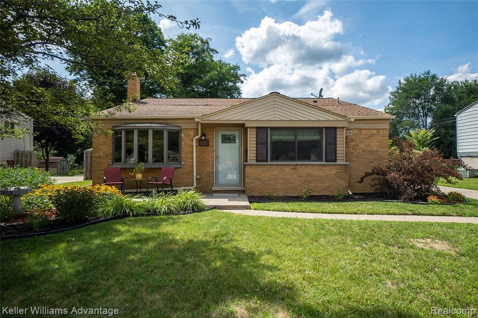 MaplewoodSt_19861_Fronthouse 2.jpg