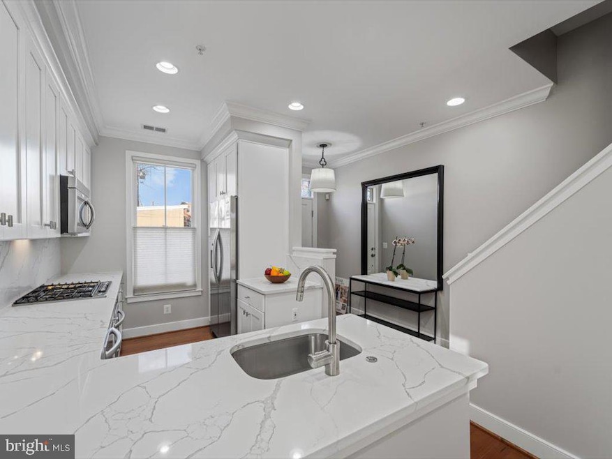 812 Montgomery St, Alexandria, VA 22314 - photo 1