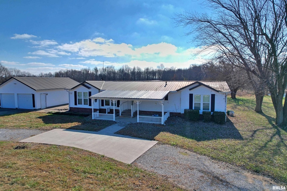 2510 Strawberry Rd, Metropolis, IL 62960 - photo 1