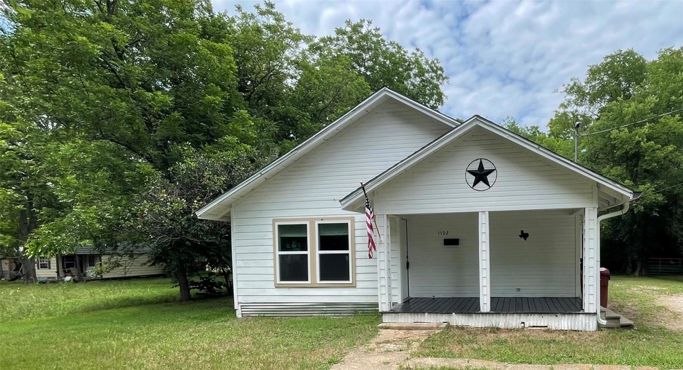 1102 S 6th St, Bonham, TX 75418 - photo 1