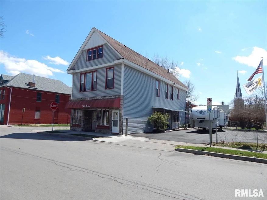 1401 W 7th St, Davenport, IA 52802 - photo 1