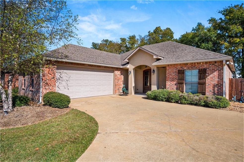 120 Grand Lakes Blvd, Alexandria, LA 71303 - photo 1