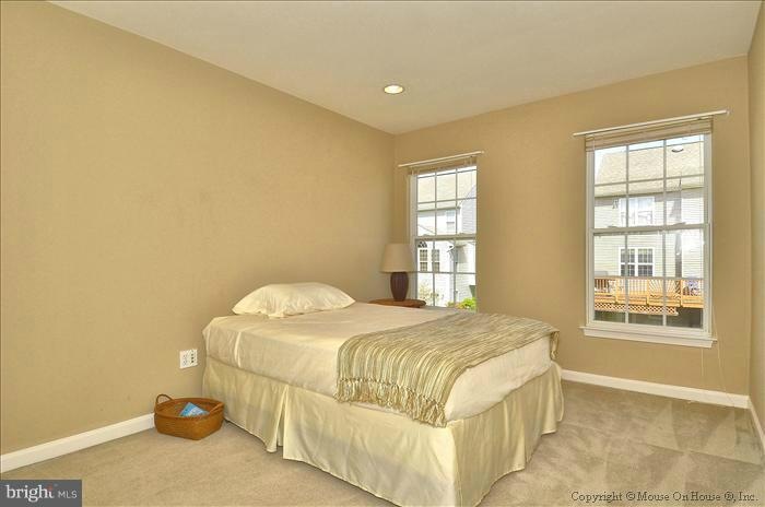 43484 Orson St, Chantilly, VA 20152 - photo 1