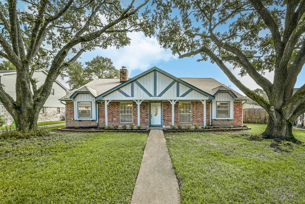 8906 Landwood Dr, Houston, TX 77040 - photo 1
