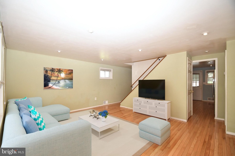 1019 Foxcroft Ln, Essex, MD 21221 - photo 1