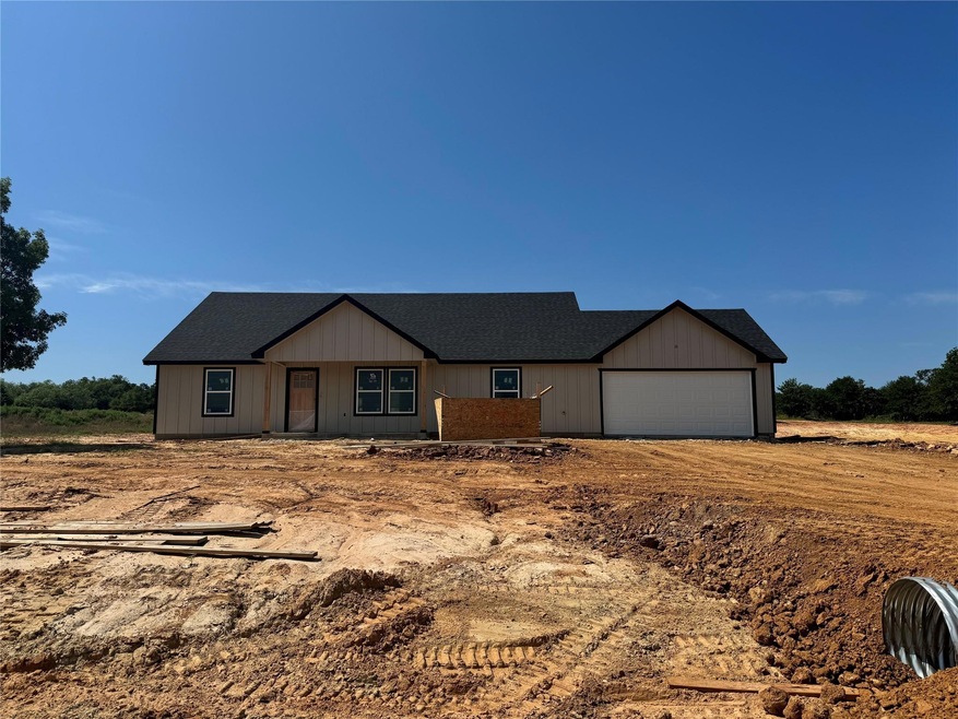 1041 Hereford Dr, Springtown, TX 76082 - photo 1