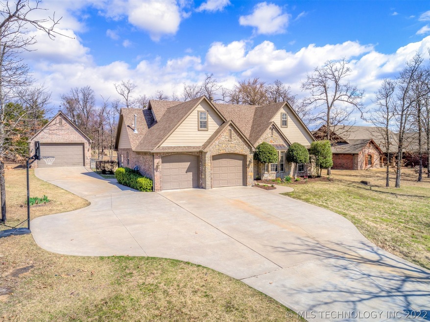 Beautiful lake home with additional garage and par