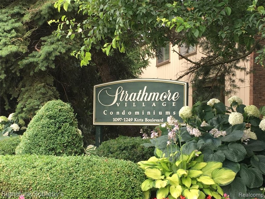 1207 Kirts Blvd unit B, Troy, MI 48084 - photo 1