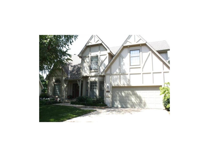 9322 Tomashaw Ln, Lenexa, KS 66219 - photo 1